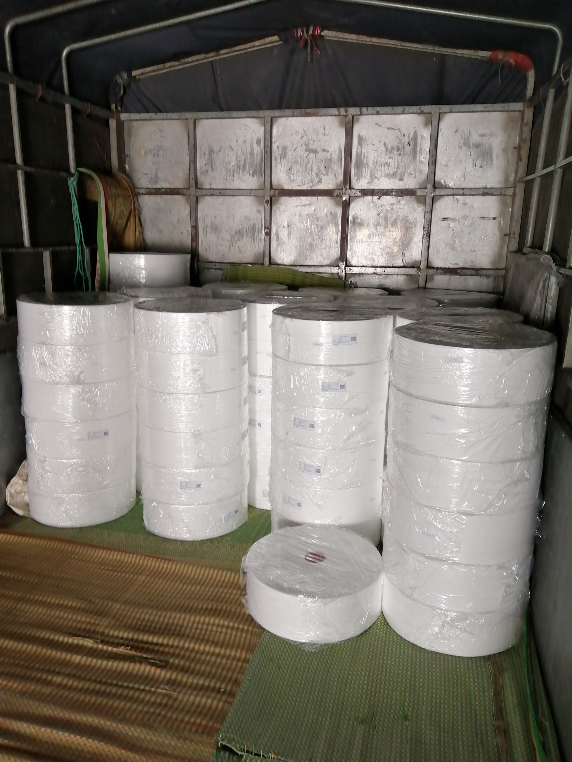 Giấy Kháng Khuẩn Trắng Meltblown BFE 95-99% - Ảnh 2