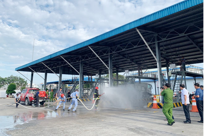 GIẢI PHÁP XỬ LÝ TRÀN DẦU TRONG NGÀNH HÀNG KHÔNG