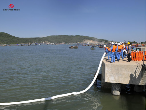 9 phương pháp dọn sạch dầu tràn trên biển