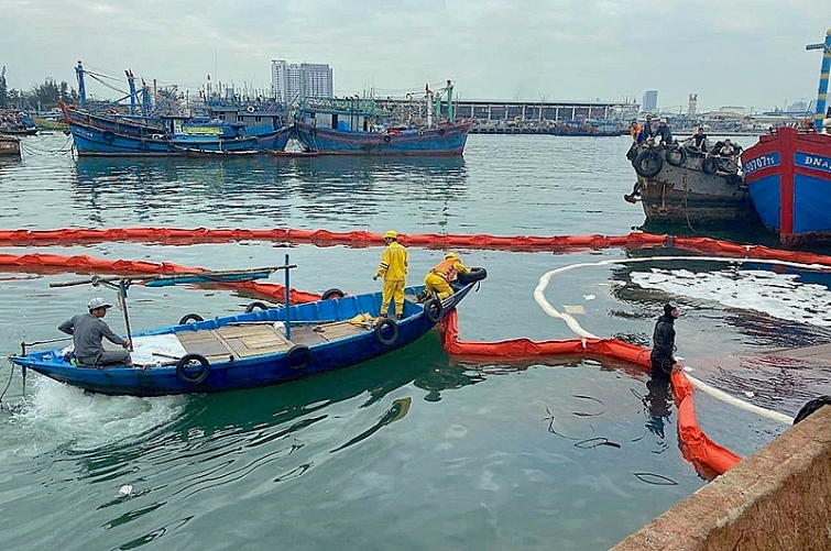 Những vụ tràn dầu lớn tại Việt Nam: Bài học đắt giá cho môi trường & doanh nghiệp